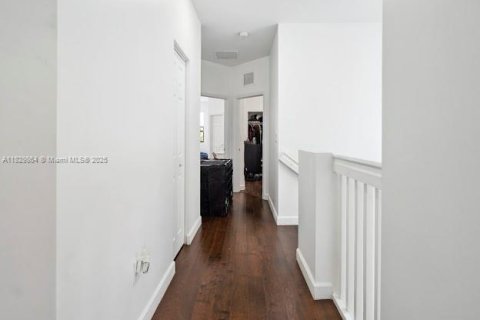 Снять в аренду виллу или дом в Дорал, Флорида 5 спален, 205.31м2, № 1977566 - фото 14