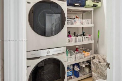 Снять в аренду виллу или дом в Дорал, Флорида 5 спален, 205.31м2, № 1977566 - фото 23