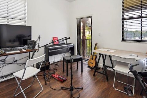 Снять в аренду виллу или дом в Дорал, Флорида 5 спален, 205.31м2, № 1977566 - фото 20