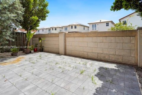 Снять в аренду виллу или дом в Дорал, Флорида 5 спален, 205.31м2, № 1977566 - фото 24