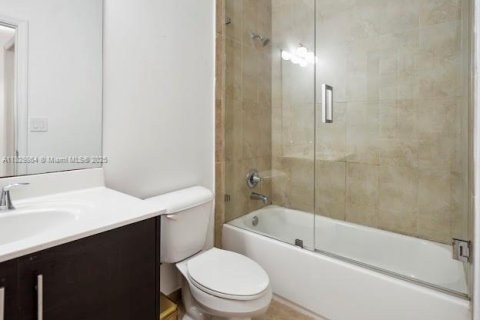 Снять в аренду виллу или дом в Дорал, Флорида 5 спален, 205.31м2, № 1977566 - фото 19