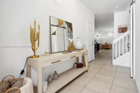 Снять в аренду виллу или дом в Дорал, Флорида 5 спален, 205.31м2, № 1977566 - фото 9