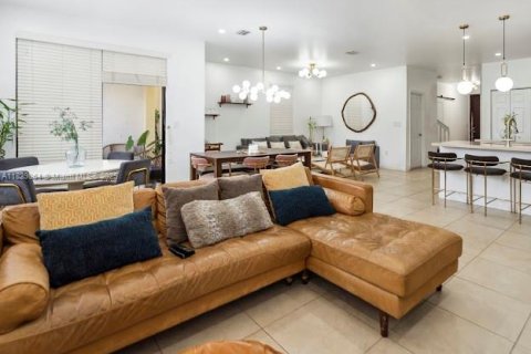 Снять в аренду виллу или дом в Дорал, Флорида 5 спален, 205.31м2, № 1977566 - фото 7