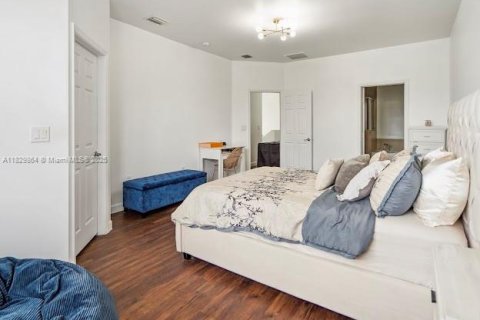 Снять в аренду виллу или дом в Дорал, Флорида 5 спален, 205.31м2, № 1977566 - фото 16