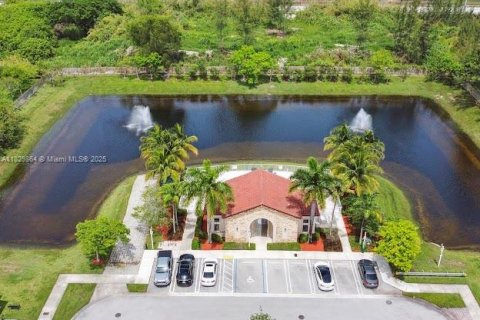 Снять в аренду виллу или дом в Дорал, Флорида 5 спален, 205.31м2, № 1977566 - фото 28