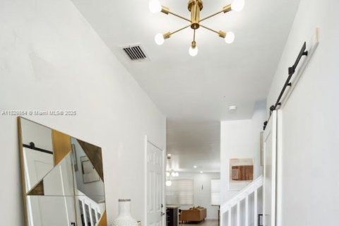 Снять в аренду виллу или дом в Дорал, Флорида 5 спален, 205.31м2, № 1977566 - фото 8