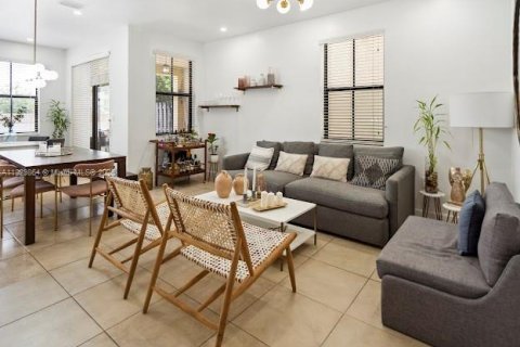 Снять в аренду виллу или дом в Дорал, Флорида 5 спален, 205.31м2, № 1977566 - фото 6