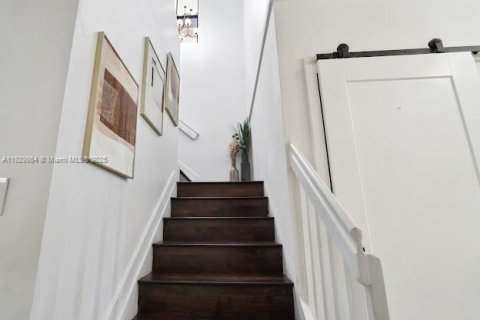 Снять в аренду виллу или дом в Дорал, Флорида 5 спален, 205.31м2, № 1977566 - фото 12