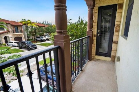 Снять в аренду виллу или дом в Дорал, Флорида 5 спален, 205.31м2, № 1977566 - фото 22