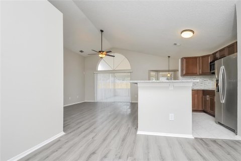 Casa en alquiler en Spring Hill, Florida, 3 dormitorios, 125.51 m2 № 1905040 - foto 4