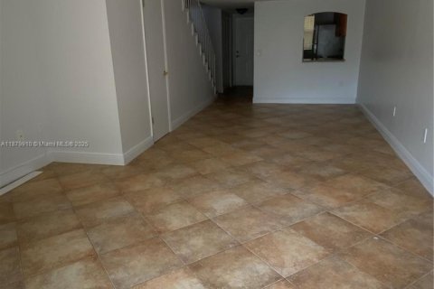Condo in Miami, Florida, 2 bedrooms  № 1921432 - photo 13