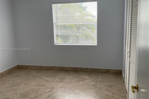 Condo in Miami, Florida, 2 bedrooms  № 1921432 - photo 17