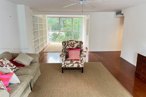 Condo in Miami, Florida, 2 bedrooms  № 2036136 - photo 6