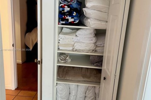 Condo in Miami, Florida, 2 bedrooms  № 2036136 - photo 14