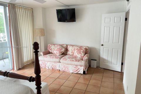 Condo in Miami, Florida, 2 bedrooms  № 2036136 - photo 8