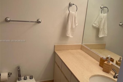 Condo in Miami, Florida, 2 bedrooms  № 2036136 - photo 15
