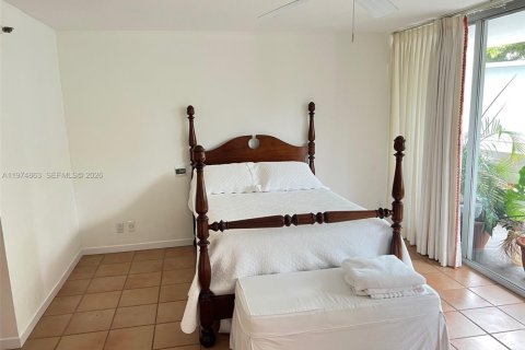 Condo in Miami, Florida, 2 bedrooms  № 2036136 - photo 9