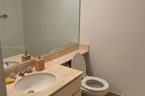 Condo in Miami, Florida, 2 bedrooms  № 2036136 - photo 13