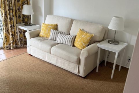 Condo in Miami, Florida, 2 bedrooms  № 2036136 - photo 12