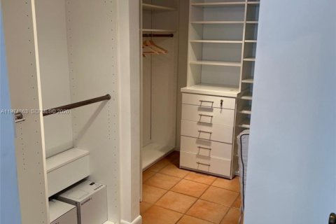 Condo in Miami, Florida, 2 bedrooms  № 2036136 - photo 20