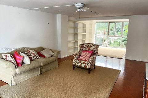 Condo in Miami, Florida, 2 bedrooms  № 2036136 - photo 5