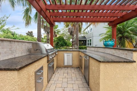 House in Apollo Beach, Florida 3 bedrooms, 200.67 sq.m. № 1916085 - photo 30