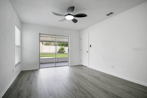 House in Casselberry, Florida 4 bedrooms, 147.44 sq.m. № 1918214 - photo 18