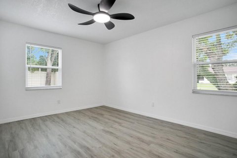 House in Casselberry, Florida 4 bedrooms, 147.44 sq.m. № 1918214 - photo 15