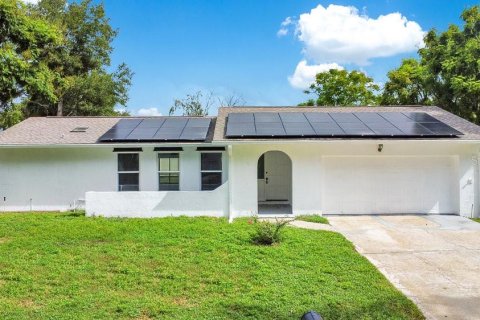 House in Casselberry, Florida 4 bedrooms, 147.44 sq.m. № 1918214 - photo 1