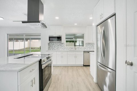 House in Casselberry, Florida 4 bedrooms, 147.44 sq.m. № 1918214 - photo 7