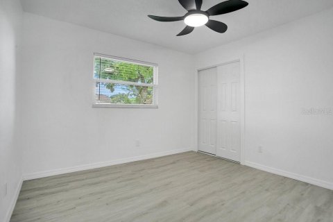 House in Casselberry, Florida 4 bedrooms, 147.44 sq.m. № 1918214 - photo 12