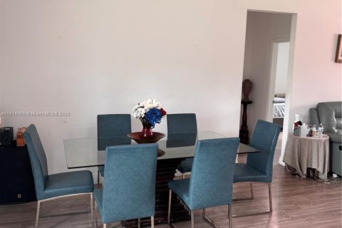 Villa ou maison à vendre à Lehigh Acres, Floride: 3 chambres, 185.8 m2 № 1966632 - photo 7