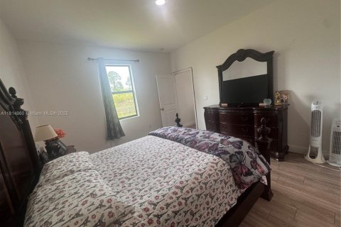 Villa ou maison à vendre à Lehigh Acres, Floride: 3 chambres, 185.8 m2 № 1966632 - photo 23