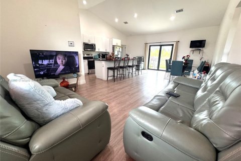 Villa ou maison à vendre à Lehigh Acres, Floride: 3 chambres, 185.8 m2 № 1966632 - photo 11