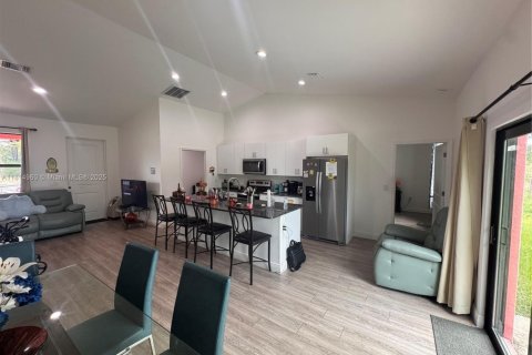 Villa ou maison à vendre à Lehigh Acres, Floride: 3 chambres, 185.8 m2 № 1966632 - photo 27