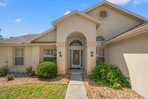 House in Spring Hill, Florida 3 bedrooms, 151.62 sq.m. № 1778948 - photo 2