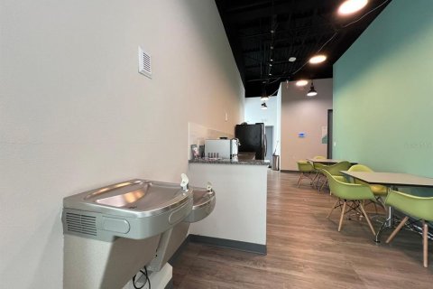 Immobilier commercial à louer à Orlando, Floride: 174.56 m2 № 2148046 - photo 9