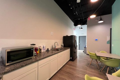 Immobilier commercial à louer à Orlando, Floride: 174.56 m2 № 2148046 - photo 7