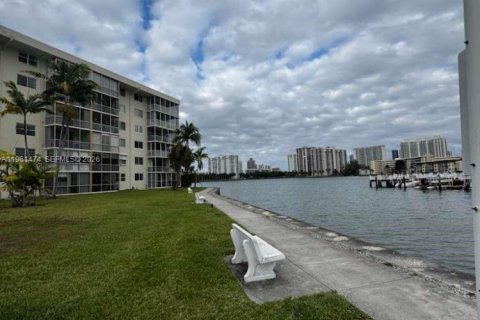 Купить кондоминиум в Авентура, Флорида 1 спальня, 72.19м2, № 2023916 - фото 4