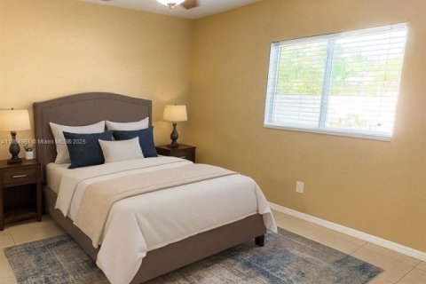 House in Cape Coral, Florida 3 bedrooms № 1893228 - photo 7