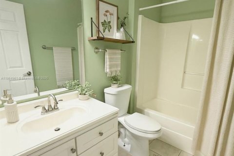 House in Cape Coral, Florida 3 bedrooms № 1893228 - photo 6