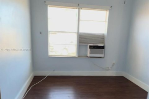 Снять в аренду квартиру в Хомстед, Флорида 1 спальня, 386.38м2, № 1958566 - фото 2