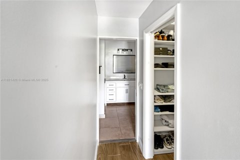 Adosado en venta en Jensen Beach, Florida, 3 dormitorios, 142.88 m2 № 1794042 - foto 18