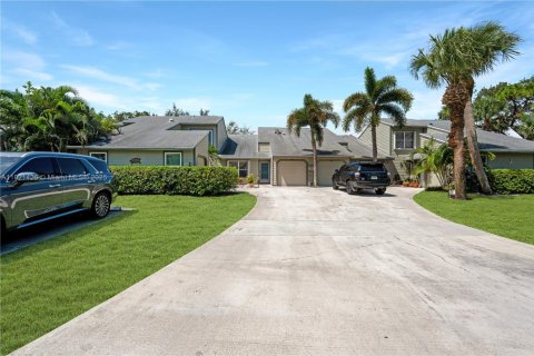 Adosado en venta en Jensen Beach, Florida, 3 dormitorios, 142.88 m2 № 1794042 - foto 1