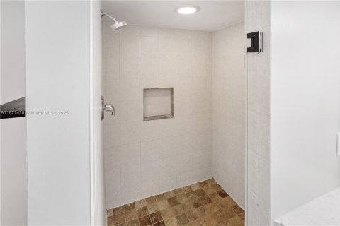 Adosado en venta en Jensen Beach, Florida, 3 dormitorios, 142.88 m2 № 1794042 - foto 22