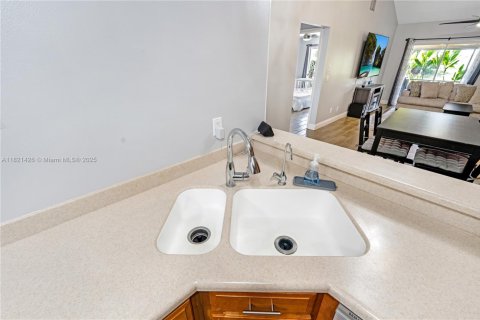 Adosado en venta en Jensen Beach, Florida, 3 dormitorios, 142.88 m2 № 1794042 - foto 6