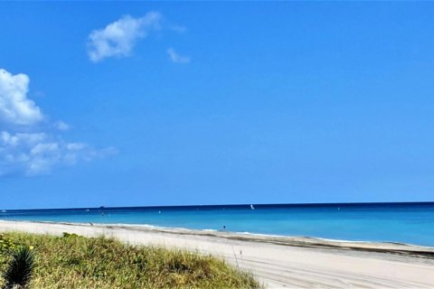 Copropriété à louer à Palm Beach, Floride: 2 chambres, 76.83 m2 № 1151497 - photo 1