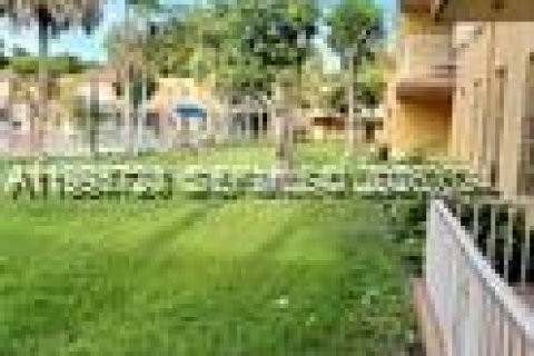 Condo in Miami, Florida, 3 bedrooms № 2058608 - photo 2