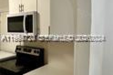 Condo in Miami, Florida, 3 bedrooms № 2058608 - photo 9