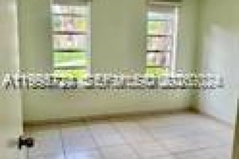 Condo in Miami, Florida, 3 bedrooms № 2058608 - photo 12